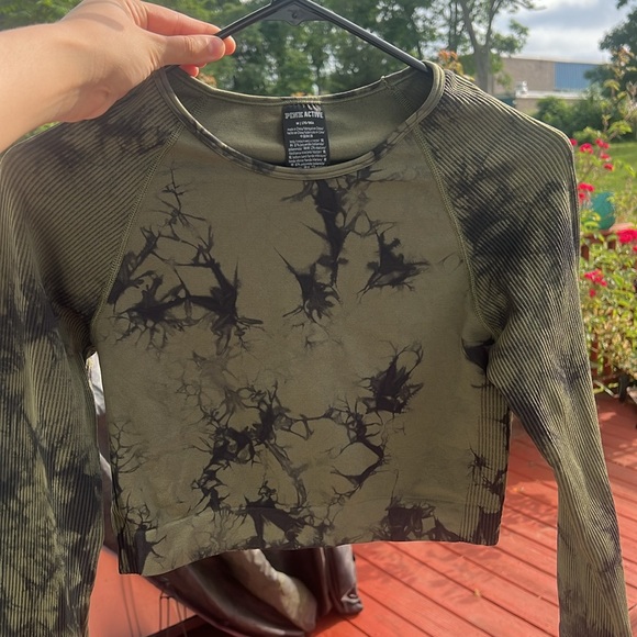 PINK ACTIVE Victoria’s Secret active top long sleeve tie dye green black top - Picture 4 of 10